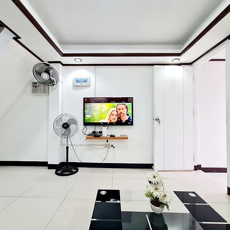 Calapan City Fully Furnished House Transient Near Xentromall L39 Exterior foto